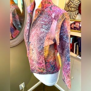 Unique spring jacket in a beautiful milange of colors. Front zip L pockets.